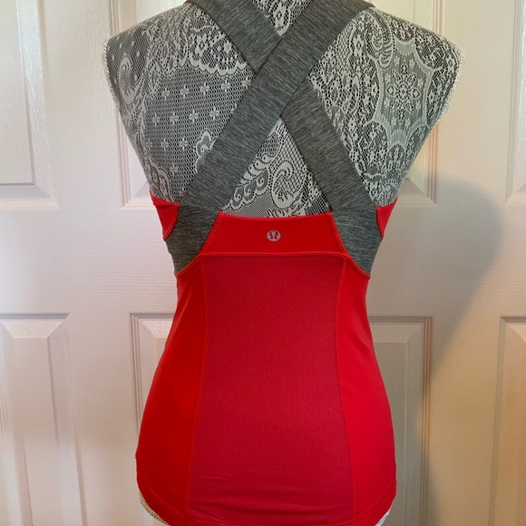 Lululemon workout top size 4 - Picture 3 of 4